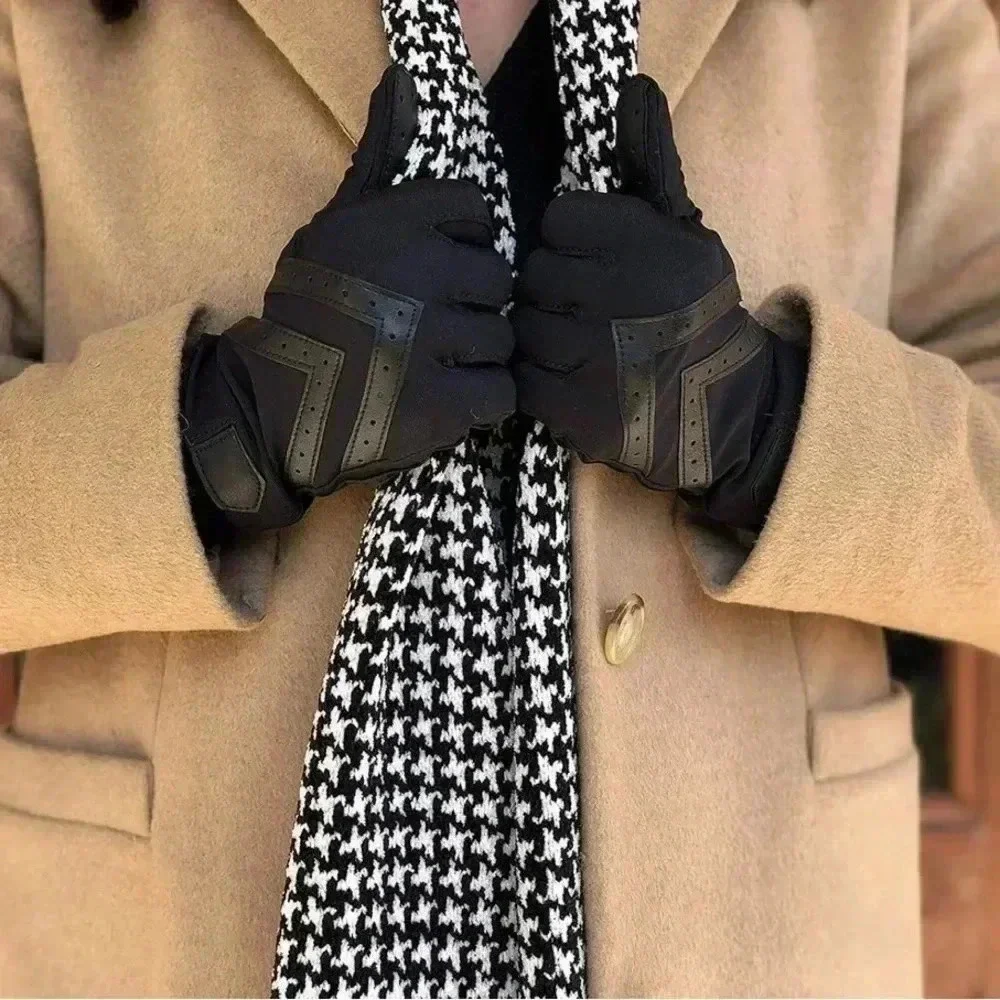 Isotoner Women’s Black Stretch Gloves One Size - Picture 2 of 13